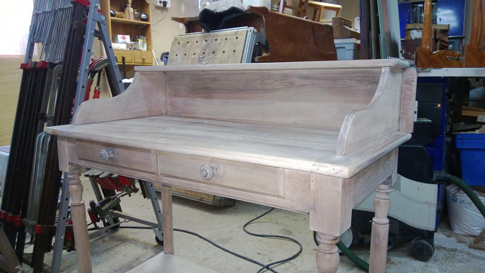 restauration-table-toilette-noyer-4