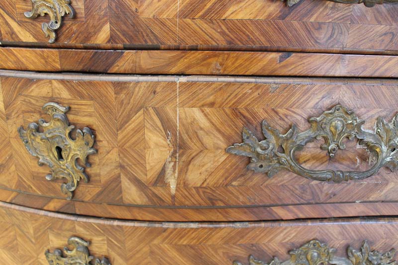 Commode avant restauration alteration de vernis