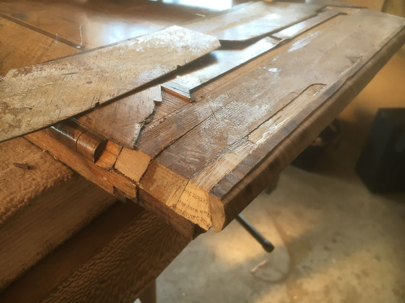 Restauration d’un bureau a pente en noyer